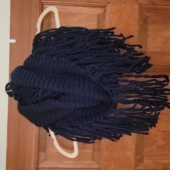 Black infinity scarf - Picture 2 of 2